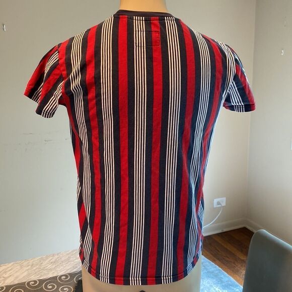 Guess Small Tshirt Stripes Navy/red/white Brand logo embroidered on upper chest - Picture 4 of 5